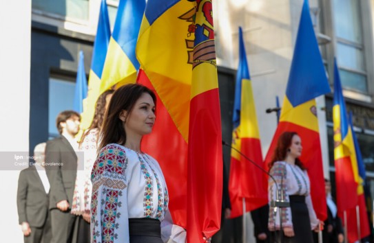 {Сегодня чествуют флаг Республики Молдова} Молдавские Ведомости