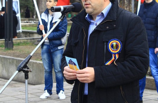 {Лилиан Карп плюнул в память деда, потерявшего ногу в боях за Берлин} Молдавские Ведомости