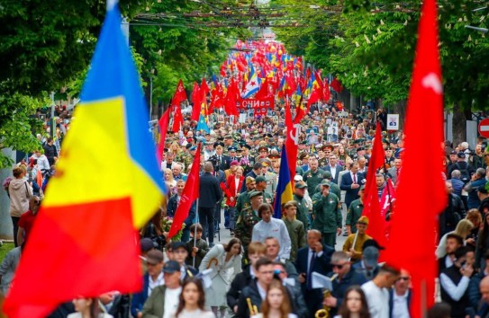 {«Спасибо власти за то, что Марш Бессмертного полка получился самым многолюдным за последние годы»                                                       } Молдавские Ведомости