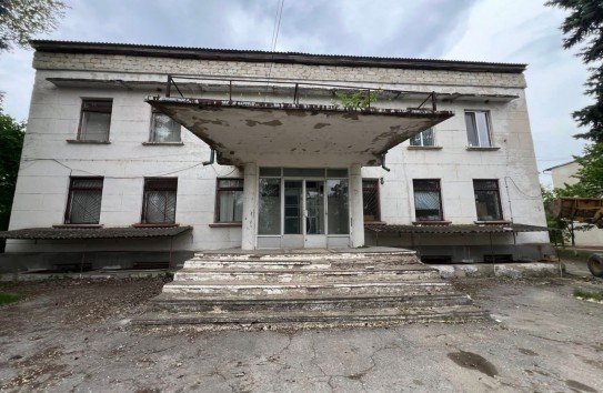 {В Кетросу произошла массовая вырубка уникальных деревьев на дрова} Молдавские Ведомости