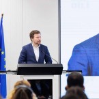 Фидель Кастро не отрекался от престола, господа бессарабские румыны!