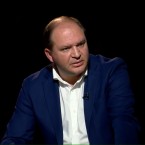 Генерального примара Иона Чебана вывели из зала заседаний парламента офицеры госохраны