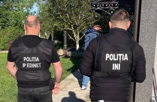 {Семеро задержаны по делу о незаконной вырубке леса в Единцах } Молдавские Ведомости