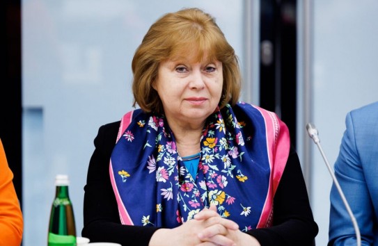 {Лариса Микулец вновь назначена послом РМ в Ирландии} Молдавские Ведомости