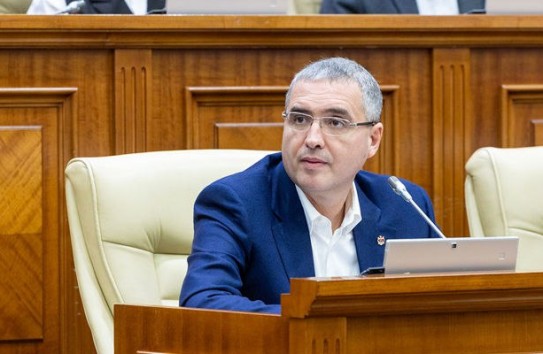 {Усатый спрашивает СИБ, как был допущен к гостайне Вангели} Молдавские Ведомости