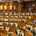 Реакция на отставку премьера: оппозиция требует досрочных выборов