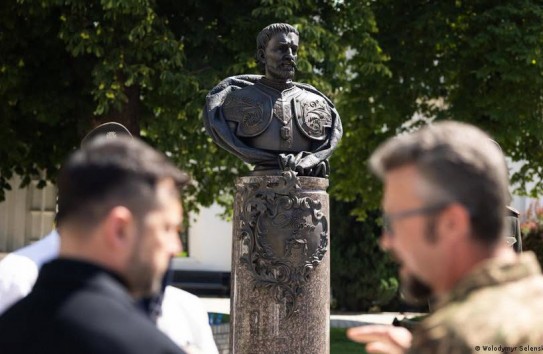 {Кладбище великих украинцев легло между Киевом и Брюсселем} Молдавские Ведомости