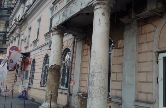 {Минкульт Франции обещает восстановить в Молдове два объекта } Молдавские Ведомости