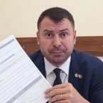 Оппозиция составляет список избранных от PAS, пасущихся в госпредприятиях 