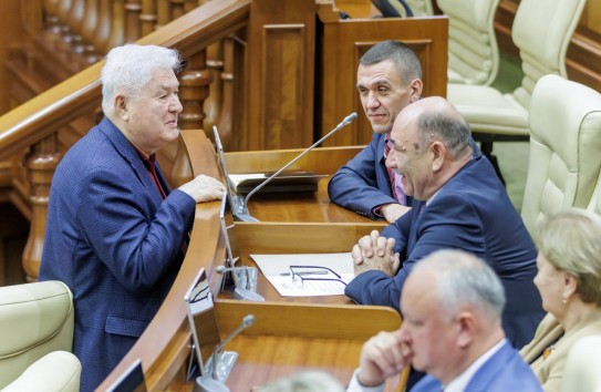{Социалисты и коммунисты возмущены урезанием прав Гагаузии} Молдавские Ведомости