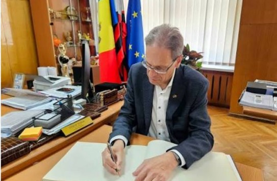 {Посол Германии, поставивший под сомнение то, что жители РМ и Румынии - один народ, подвергся травле} Молдавские Ведомости
