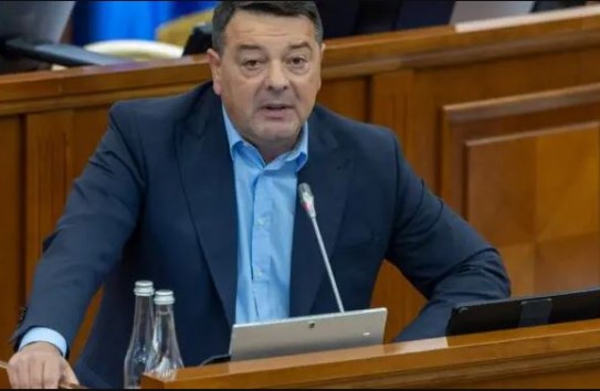 {«Это правительство будет резать по живому на пенсионерах и учителях - голосовать не будем»} Молдавские Ведомости