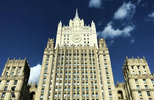 {Молдавские полицейские сняли дипломатические номера с автобуса посольства России} Молдавские Ведомости