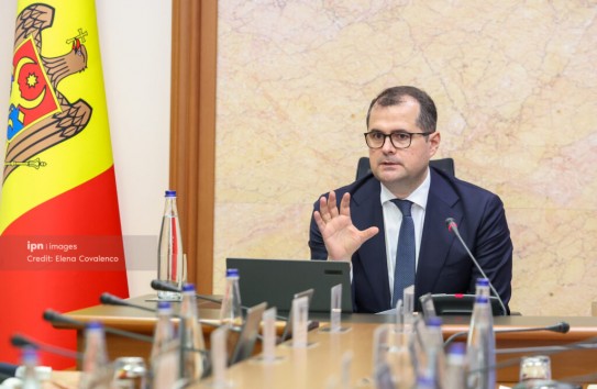 {Тофан поручил пересмотреть систему зарплат и надбавок в госсекторе} Молдавские Ведомости