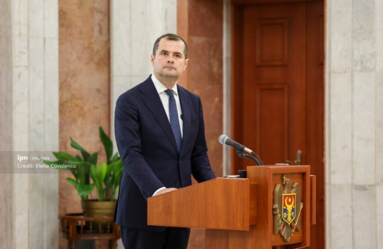 {Тoфан совершает свой первый зарубежный визит } Молдавские Ведомости
