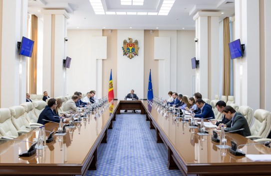 {Правительство обещает прикрыть кормушки чиновников в советах директоров госкомпаний } Молдавские Ведомости
