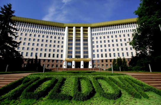 {Парламент созывается на внеочередную сессию с 20 по 26 августа} Молдавские Ведомости