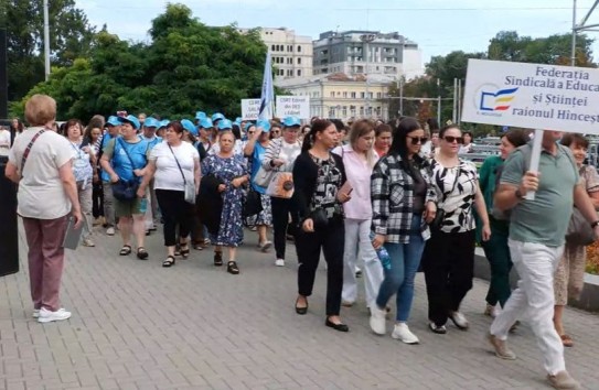 {Учителя не отступают: при невыполнении требований протесты продолжатся 1 сентября} Молдавские Ведомости