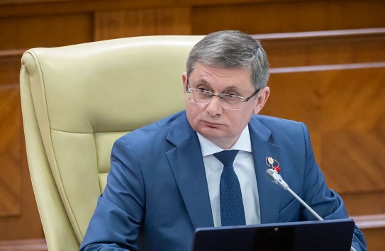 {Парламент созывается сегодня в 14 часов на чрезвычайную сессию} Молдавские Ведомости