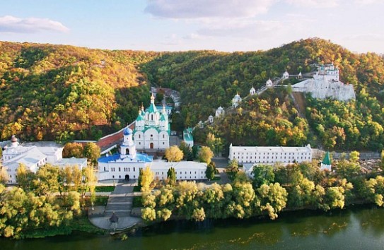 {Группа неизвестных напала на монахов Святогорской Свято-Успенской лавры УПЦ} Молдавские Ведомости