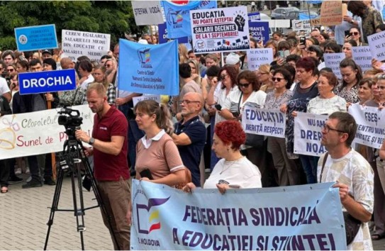 {Протеста учителей 1 сентября не будет: профсоюзы дали шанс переговорам} Молдавские Ведомости