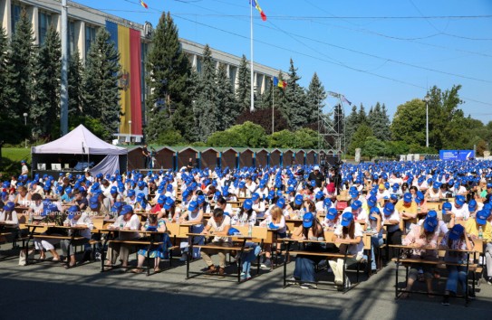 {Большой национальный диктант: более 2 500 человек и текст Урски} Молдавские Ведомости
