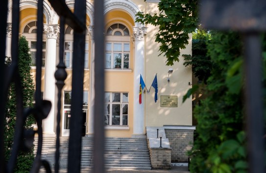 {Власти обещают выявлять 95 процентов больных ВИЧ и гепатитом к 2030 году} Молдавские Ведомости