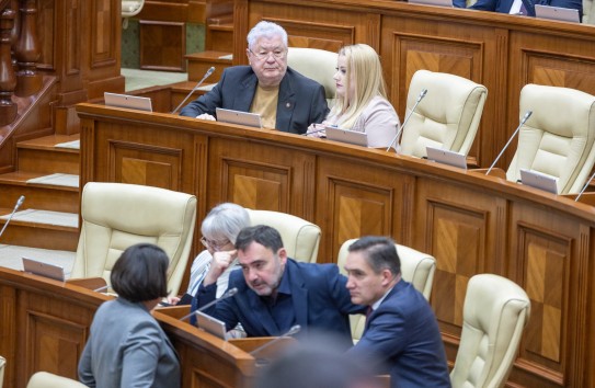 {Бурдужа: Расходы аппарата правительства выросли с 17,2 до 31,3 миллиарда} Молдавские Ведомости