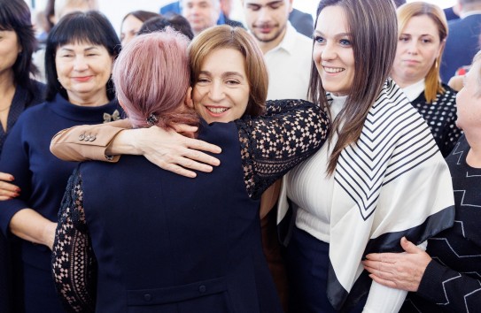 {Майя Санду о человечности и поддержке людей в трудных ситуациях} Молдавские Ведомости