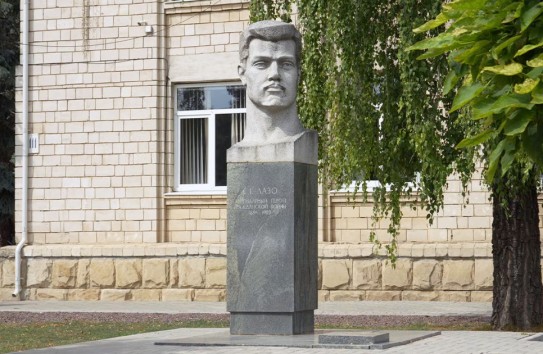 {На месте памятника Лазо будет памятник комбатанту} Молдавские Ведомости
