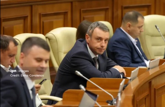 {Судья со стажем в один месяц получает 30 тысяч - в чем смысл протеста? } Молдавские Ведомости