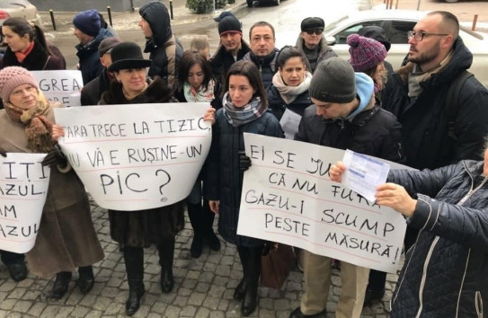 {До PAS тариф на газ был 4 лея за куб, сейчас люди торгуют кизяком тому, кто хочет обогреться} Молдавские Ведомости