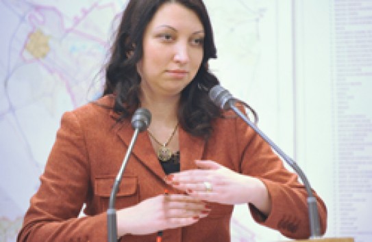 {Уж скоро лето, а Кишинев все без бюджета} Молдавские Ведомости