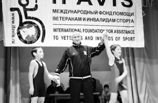 {Интересная борьба на новом ковре} Молдавские Ведомости