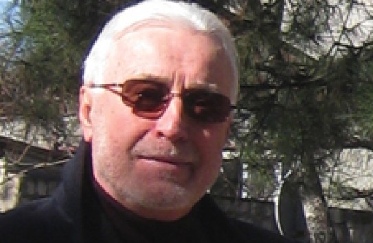 {Памятник генералу, подписавшему мир с Наполеоном, регулярно обливали краской } Молдавские Ведомости