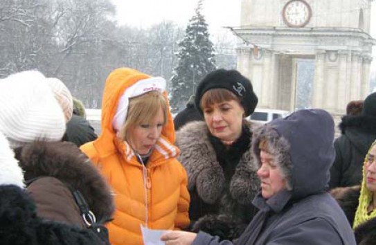 {Майя Лагута призывает объявить приватизацию незаконной} Молдавские Ведомости