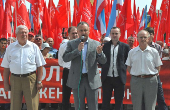 {Социалисты и «Наша партия» рассчитывают вывести в центр Кишинева десятки тысяч сторонников} Молдавские Ведомости