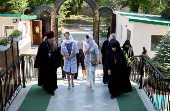 {Жена Рогозина посетила женский монастырь в Бендерах} Молдавские Ведомости
