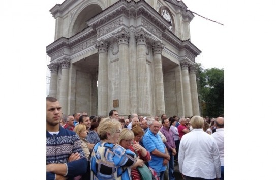 {Политический арифмометр правящей партии показывает: жить стало лучше, жить стало веселее } Молдавские Ведомости