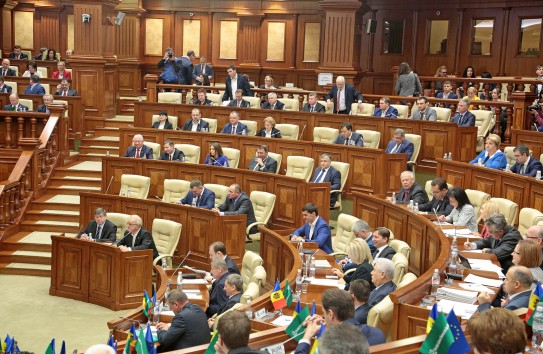 {Узурпация власти: часть особых полномочий Додона депутаты парламентского большинства передали Канду } Молдавские Ведомости
