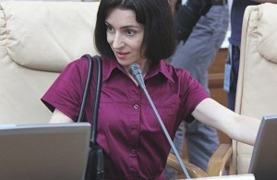 {Санду рассчитывает на треть мандатов в следующем парламенте, Осталеп дает ей не более 20 процентов } Молдавские Ведомости