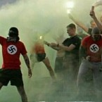 Футбольные фанаты в Виннице вышли на поле в футболках со свастикой 