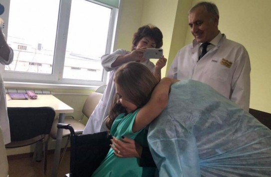 {Галина Додон посетила московскую больницу, где лечится девочка из Молдовы } Молдавские Ведомости