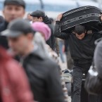Для получения миграционной амнистии в России трудовые мигранты должны приехать домой на выборы