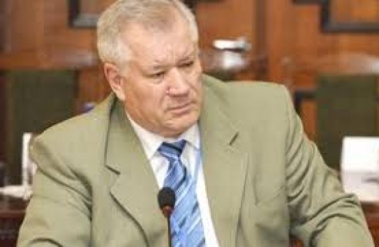{Кризис Конституционного суда: что делать? } Молдавские Ведомости