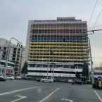 Половину фасада отеля "Националь" перекрасили в цвета Георгиевской ленты