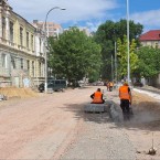 Продолжается ремонт столичной улицы Александру чел Бун