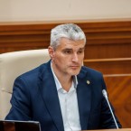 Слусарь возмущен тем, что в РМ переводят законодательные акты на русский язык